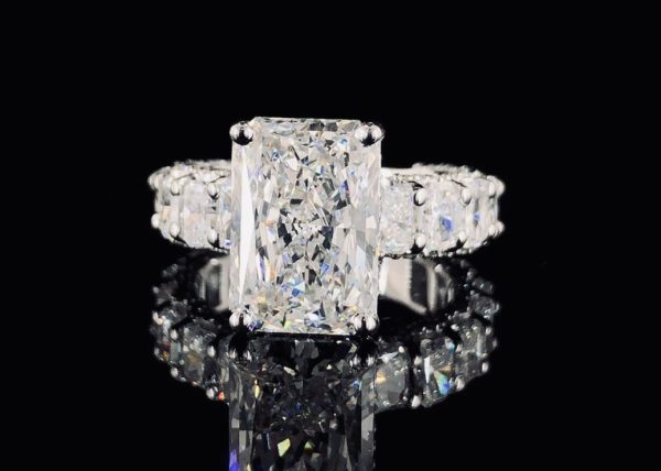 14 carat Radiant Cut Engagement Diamond Ring and Matching Wedding Band - Image 2