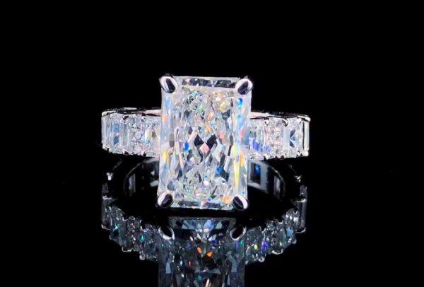 6.5 carat Radiant cut Diamond Ring
