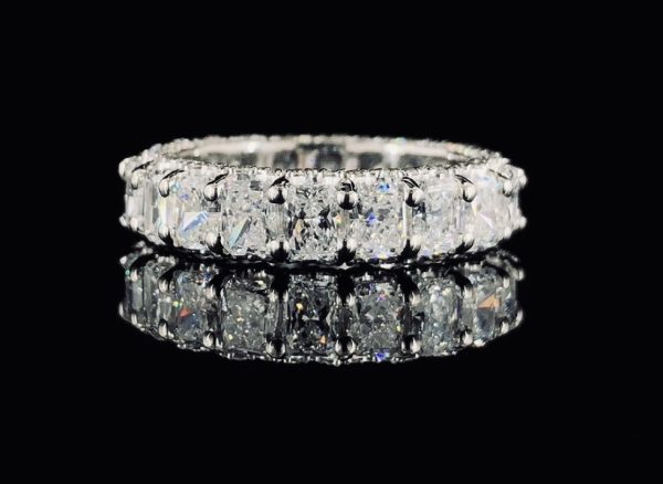 14 carat Radiant Cut Engagement Diamond Ring and Matching Wedding Band - Image 3