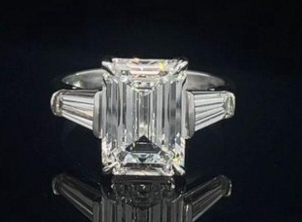 6 CT EMERALD DIAMOND RING WITH TAPERED BAGUETTES
